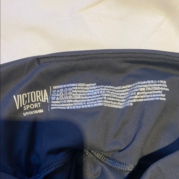 High Rise Total Knockout Pocket Capri Leggings - Picture 3 of 6